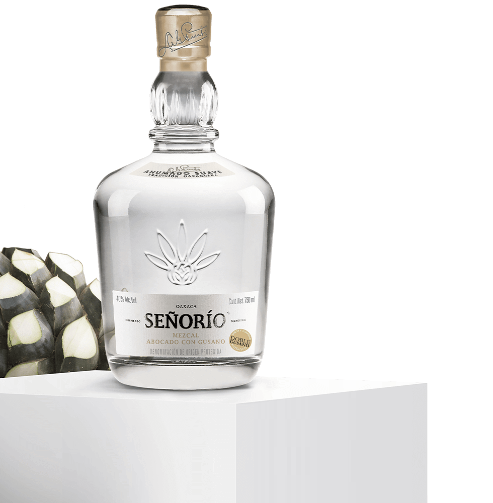 Botella de Señorío Mezcal Abocado Gusano