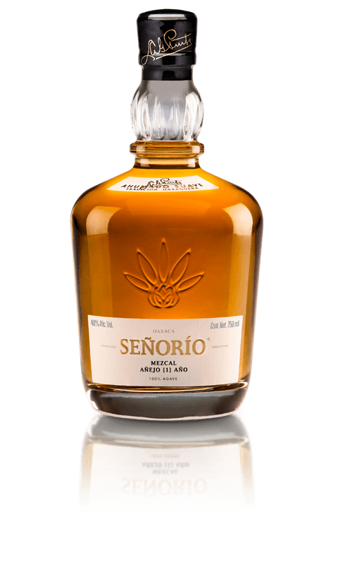 Botella de Señorio Mezcal Añejo
